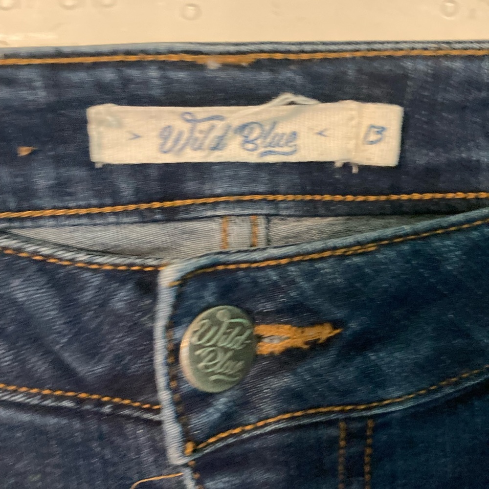 Distressed Jeans - Picture 3 of 6